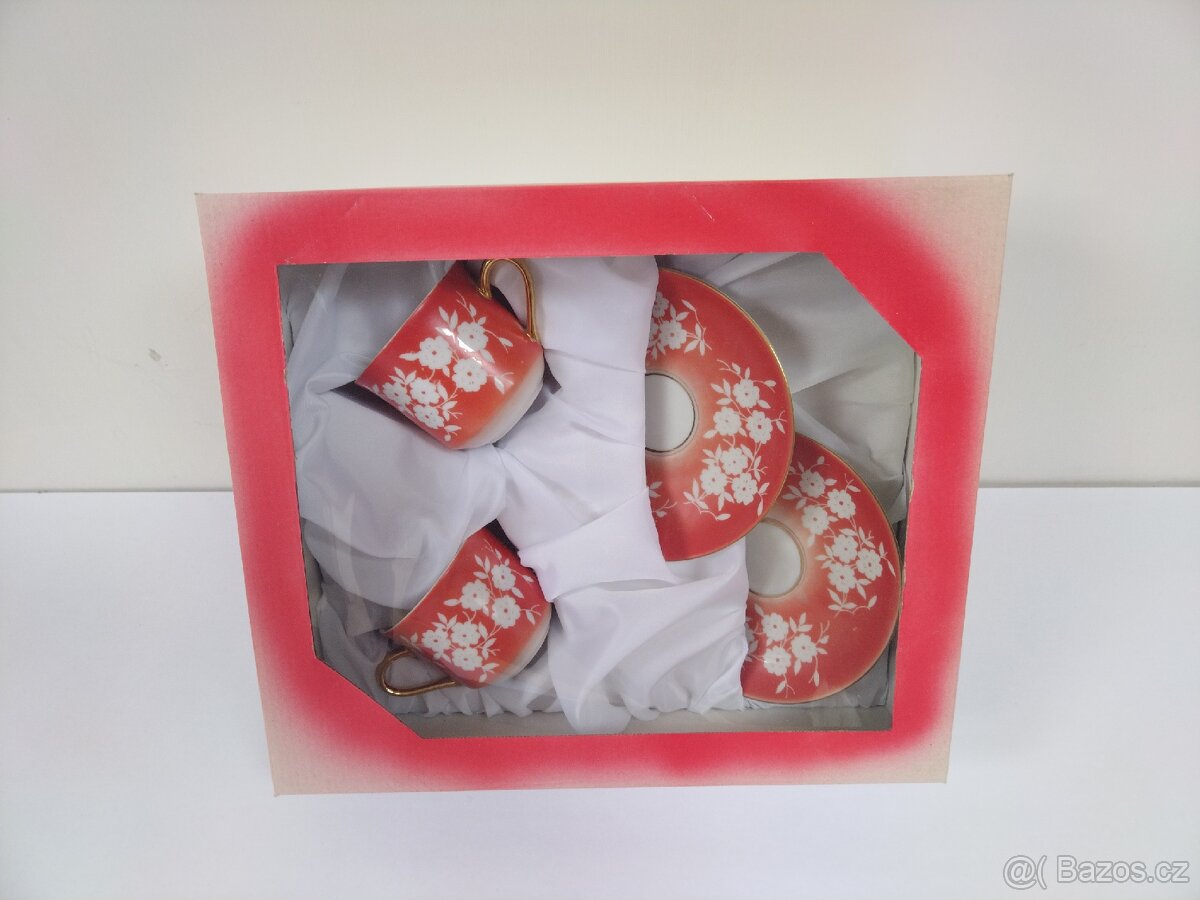 Porcelánové hrnečky s podšálky