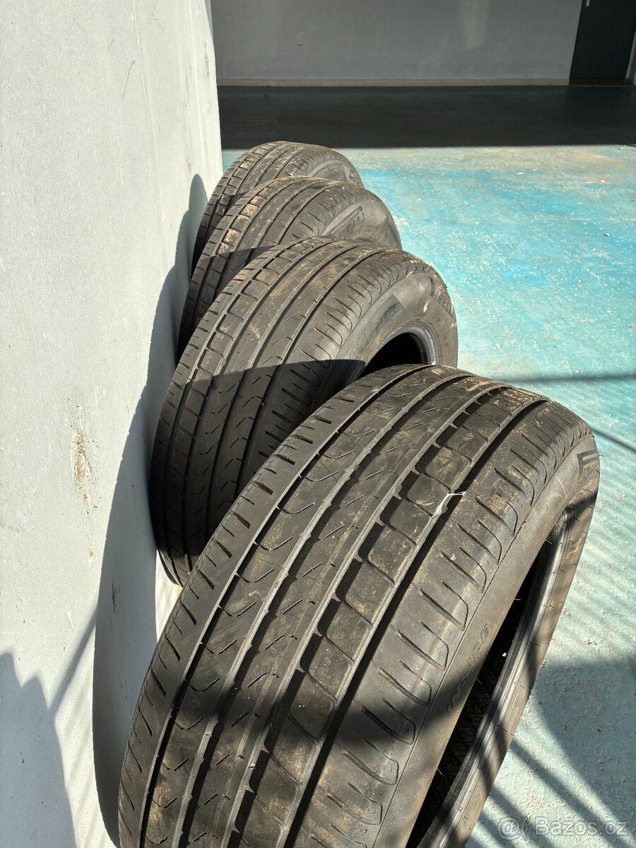 Pirelli Cinturato  P7 - 215/55  R16