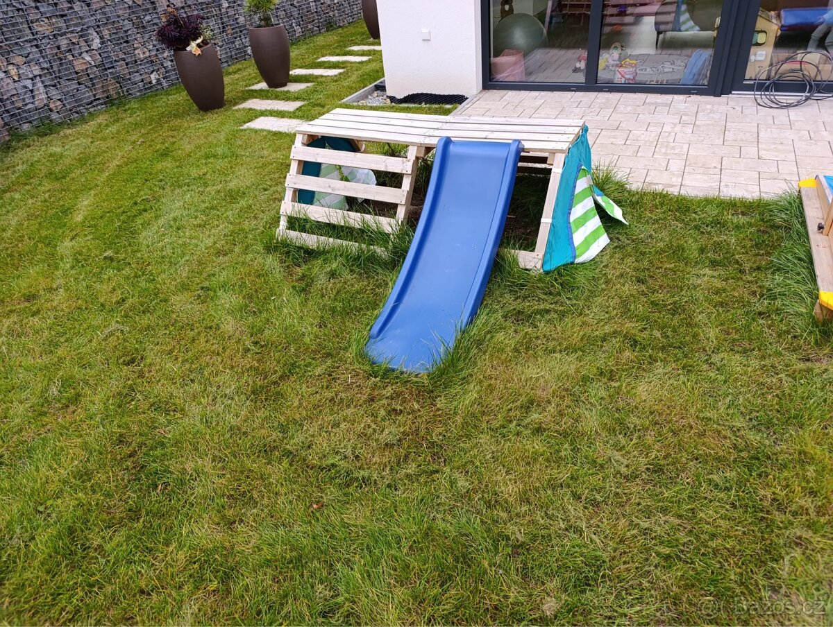 Dětská prolézačka/teepee se skluzavkou