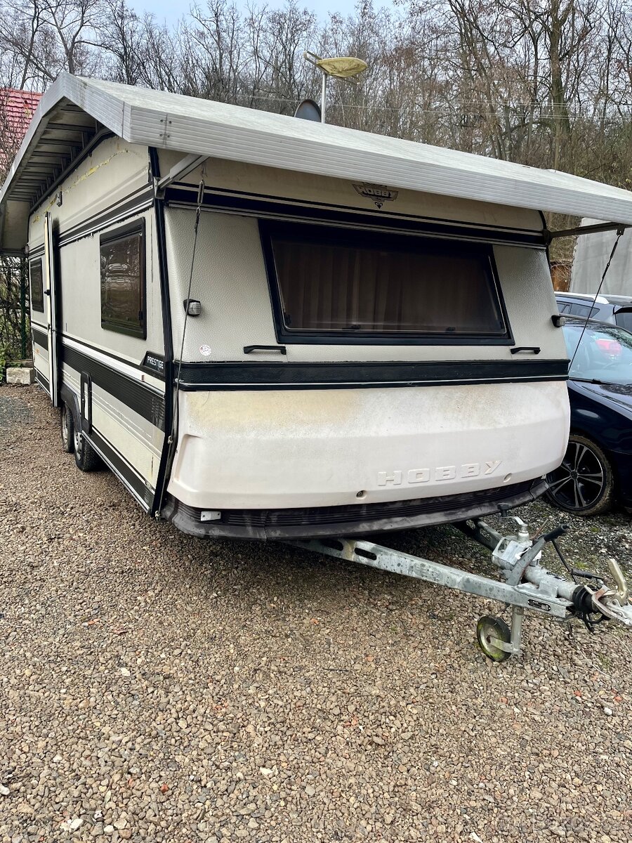 Karavan obytný přívěs Hobby de lux plus termo strecha