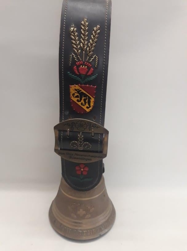 Stary, mosazny, kravsky, alpsky zvon Švýcarsko