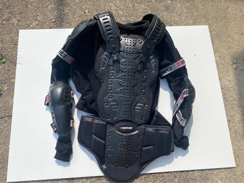 Chránič těla Emerze EM7 vel. M - 4XL