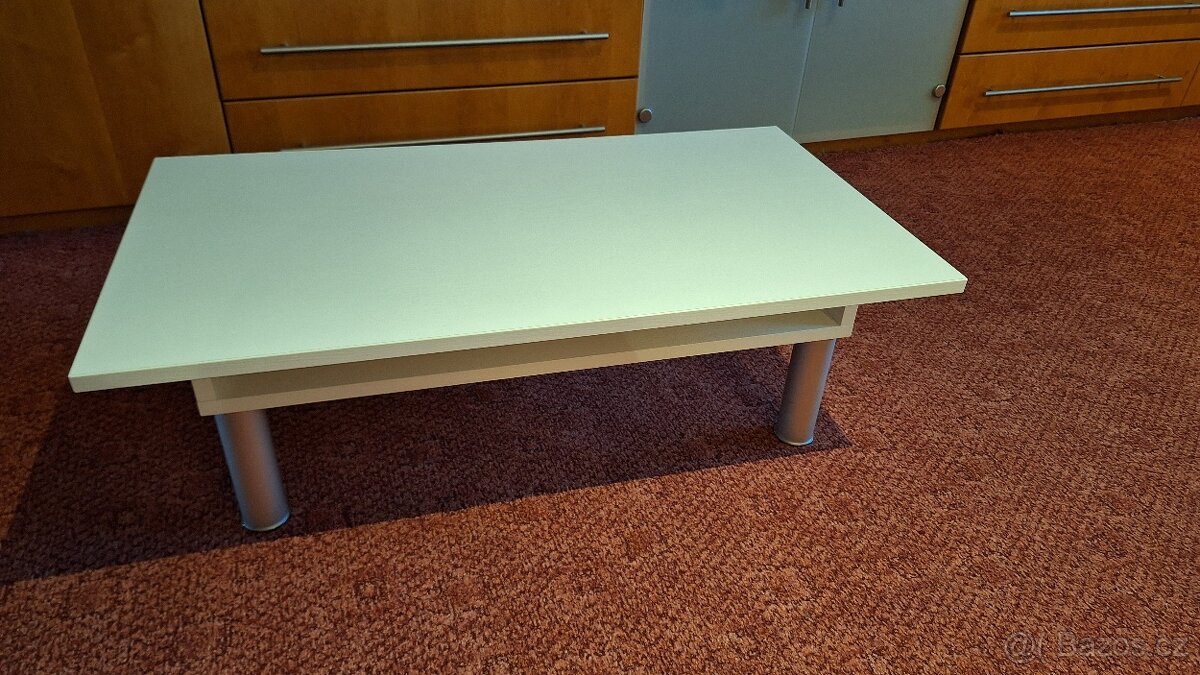 Konferenční stolek ze dřeva