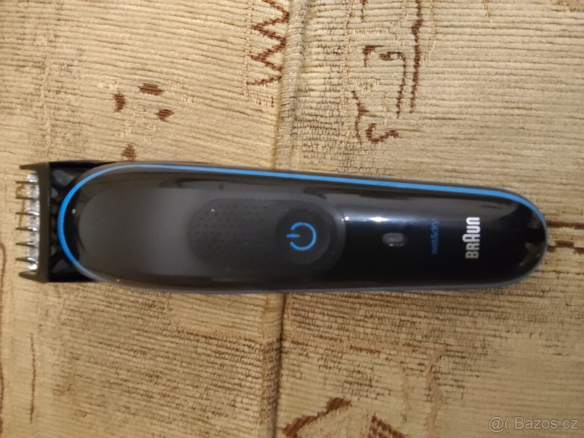Elektrický  holicí strojek Braun