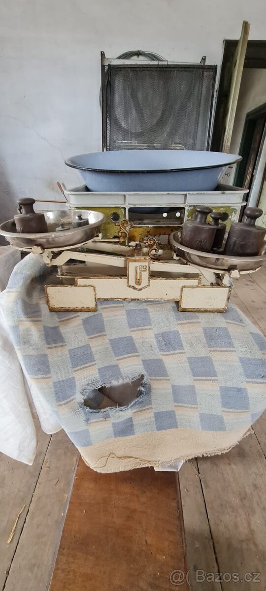 Stará kuchyňská váha