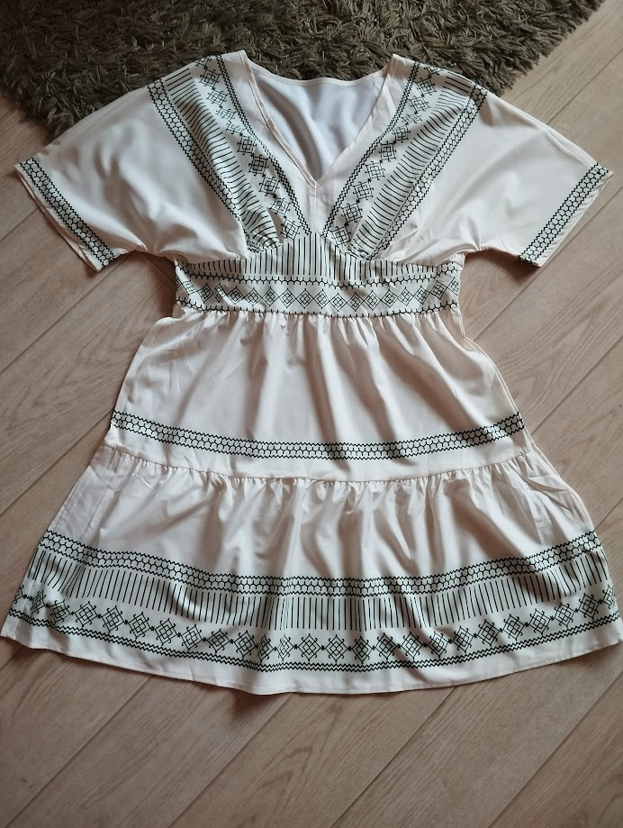 Dámské šaty vel.L/40-42 smetanové +zelené vyšívání