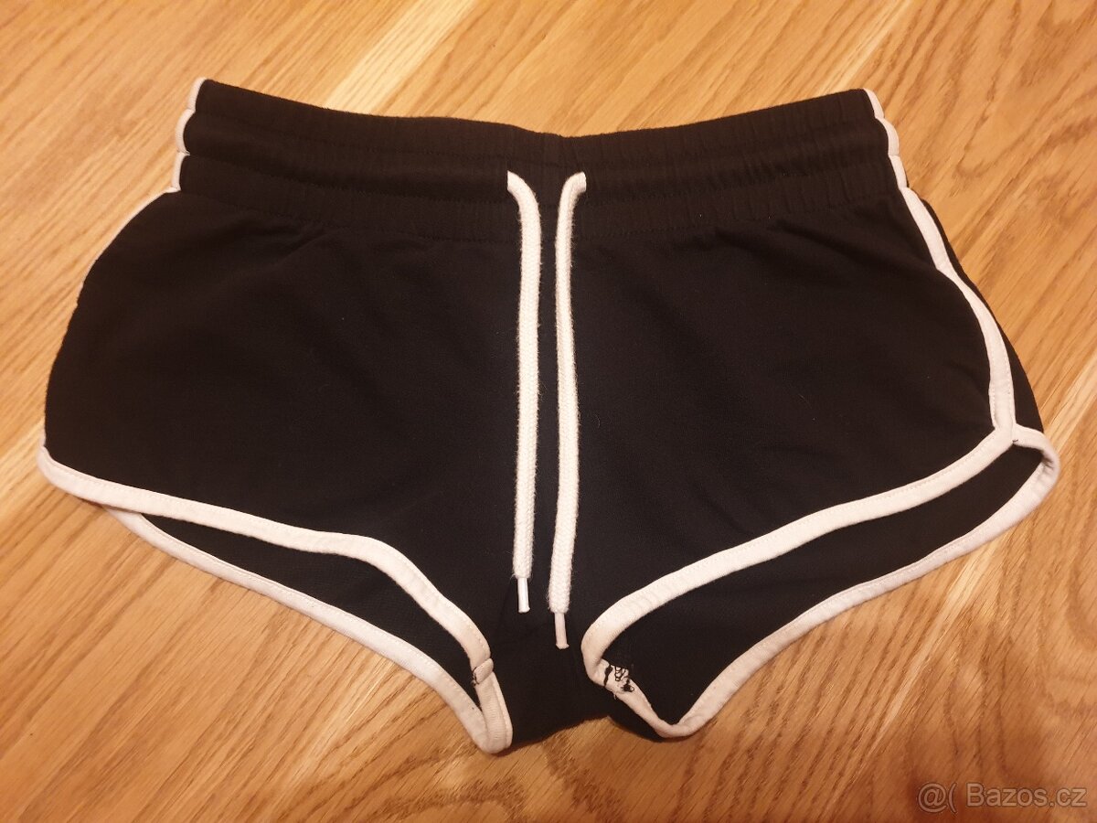 Dívčí černé kraťasy Terranova vel.XXS.