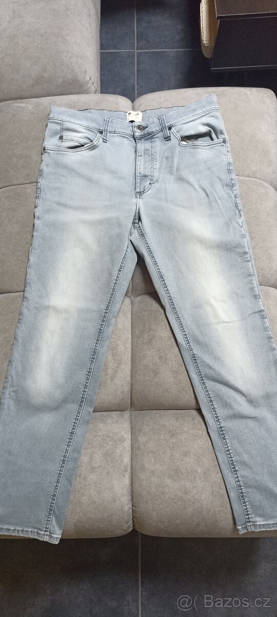 Džíny, rifle, mustang