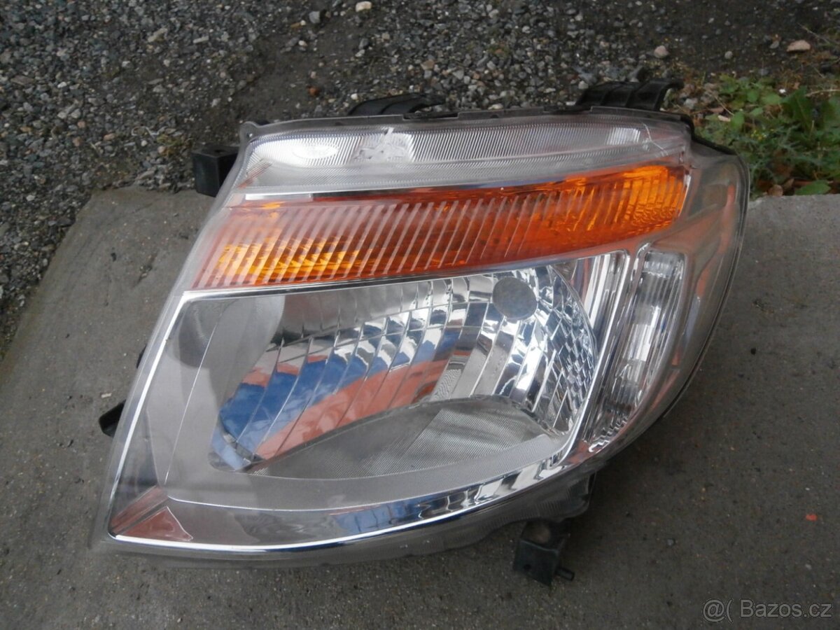 PRODAM SVETLA NA FORD RANGER