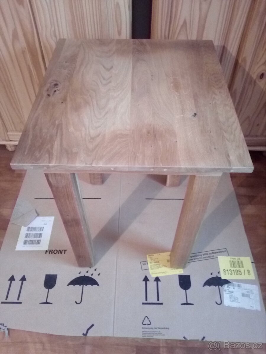 Prodám dubový stůl 65 x 58 cm