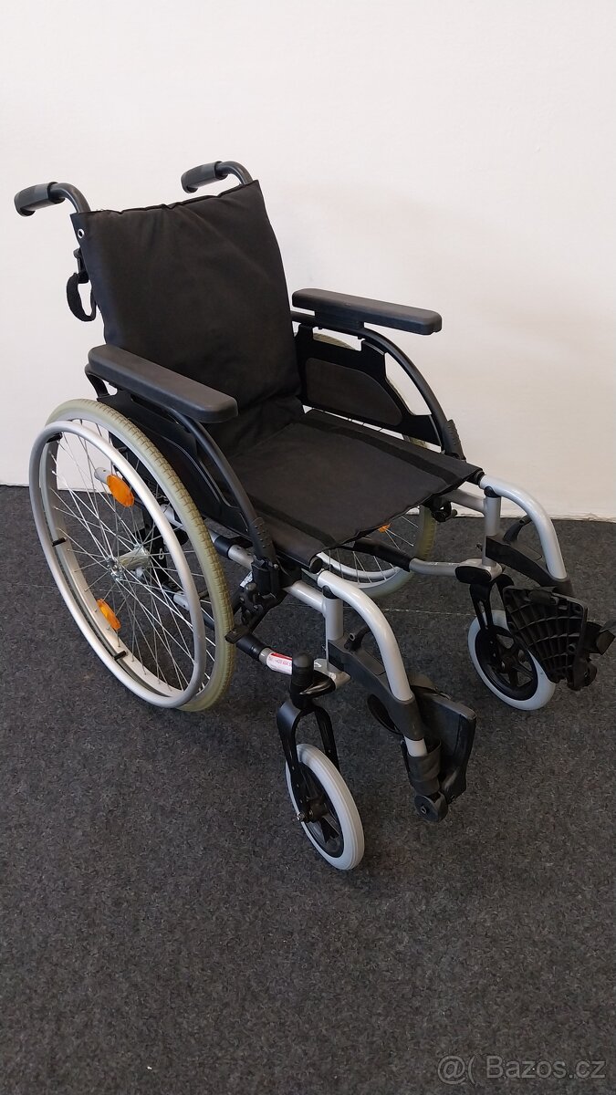 Mechanický invalidní vozík 40-47cm