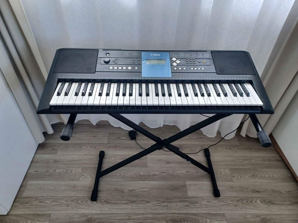 Klávesy Yamaha PSR E333 včetně stojanu