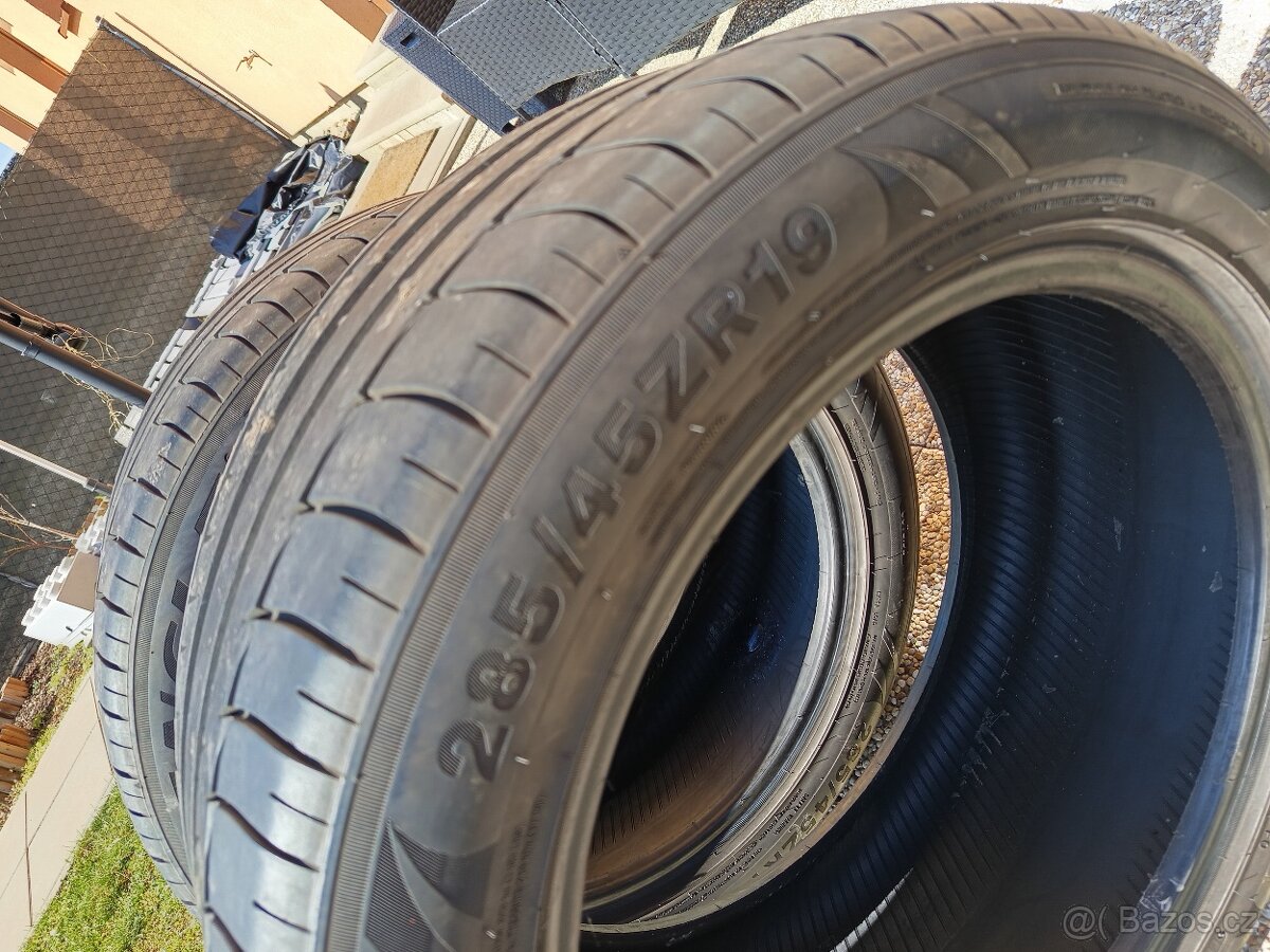 Letní pneu 285/45 R19