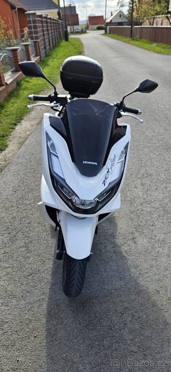 Honda PCX 125 .2024 najeto pouze 3900km
