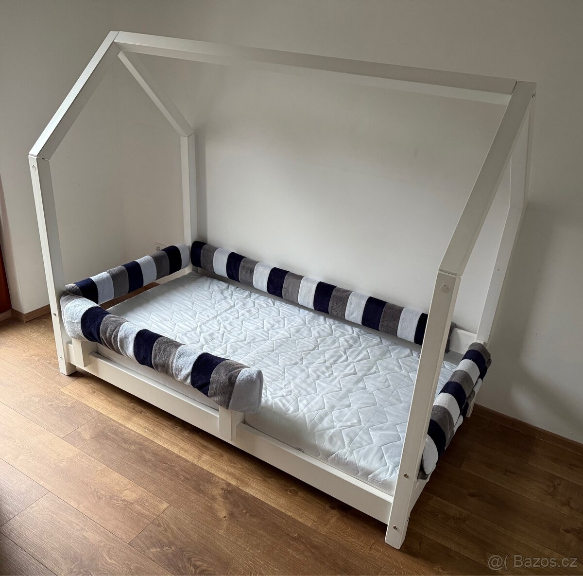 Dětská postel Domeček 160x80