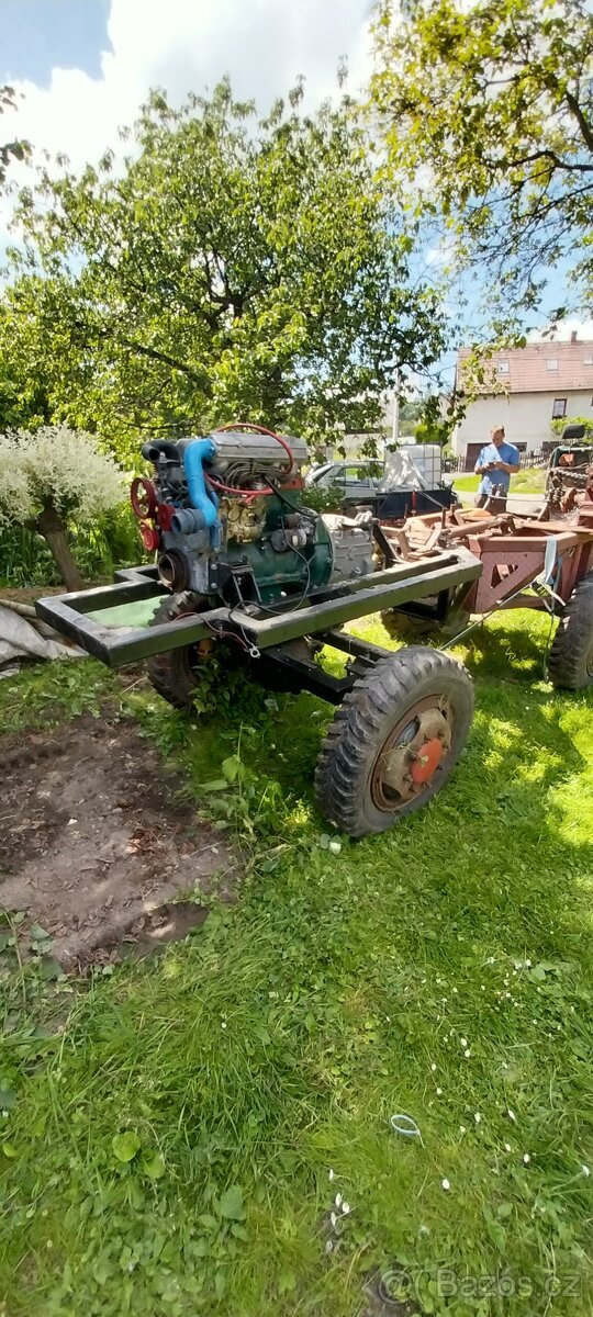 Malotraktor kloubový