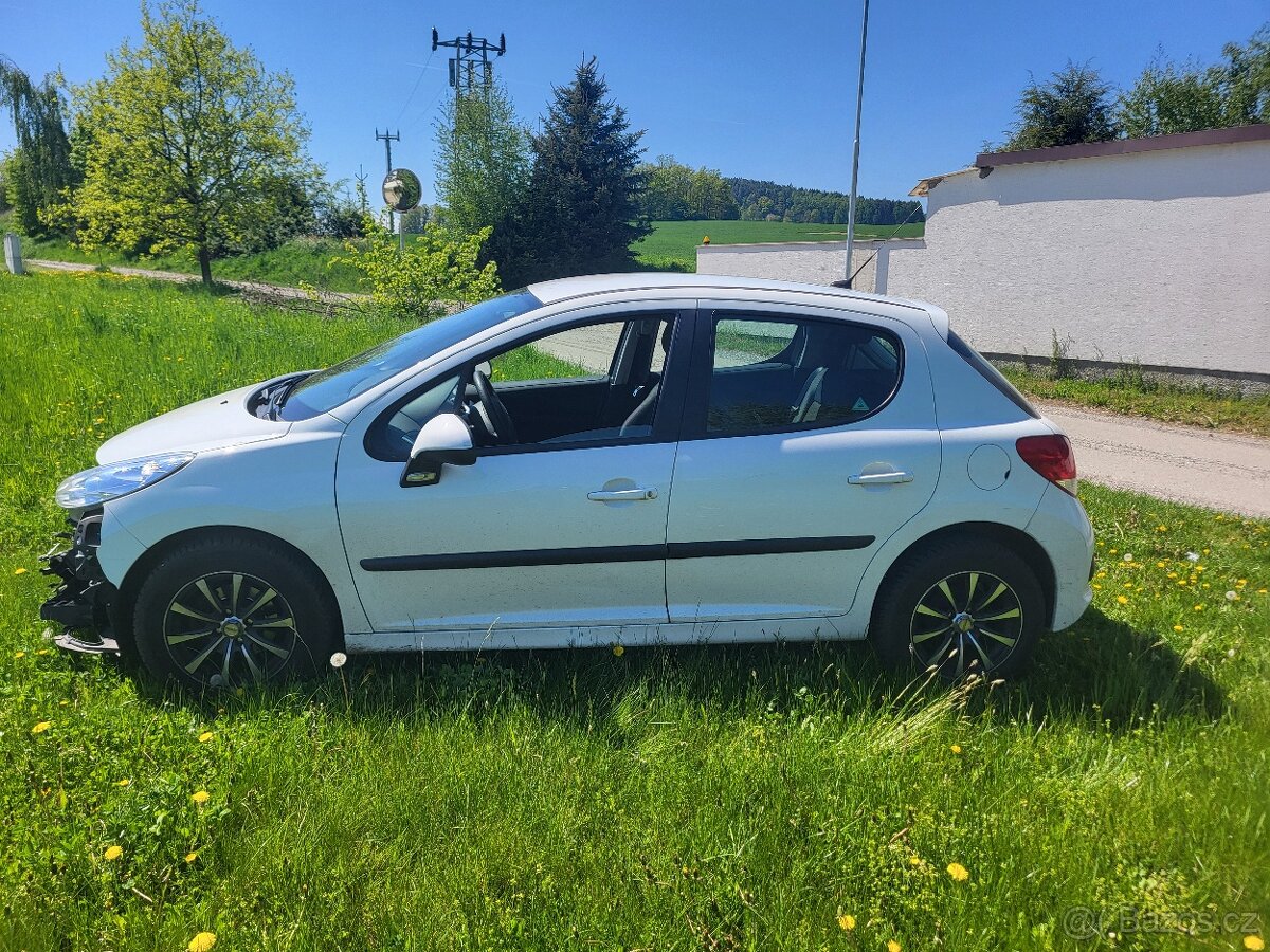 Prodám havarovaný Peugeot 207