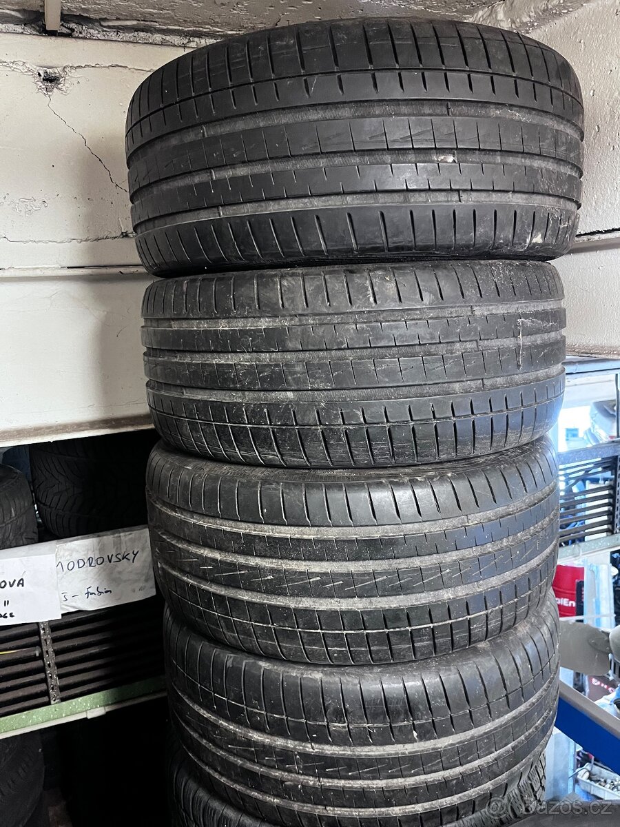 Pneu vredestein 225/35r19
