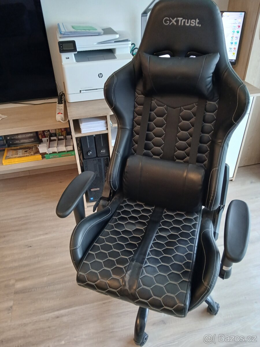 Herní křeslo k počítači