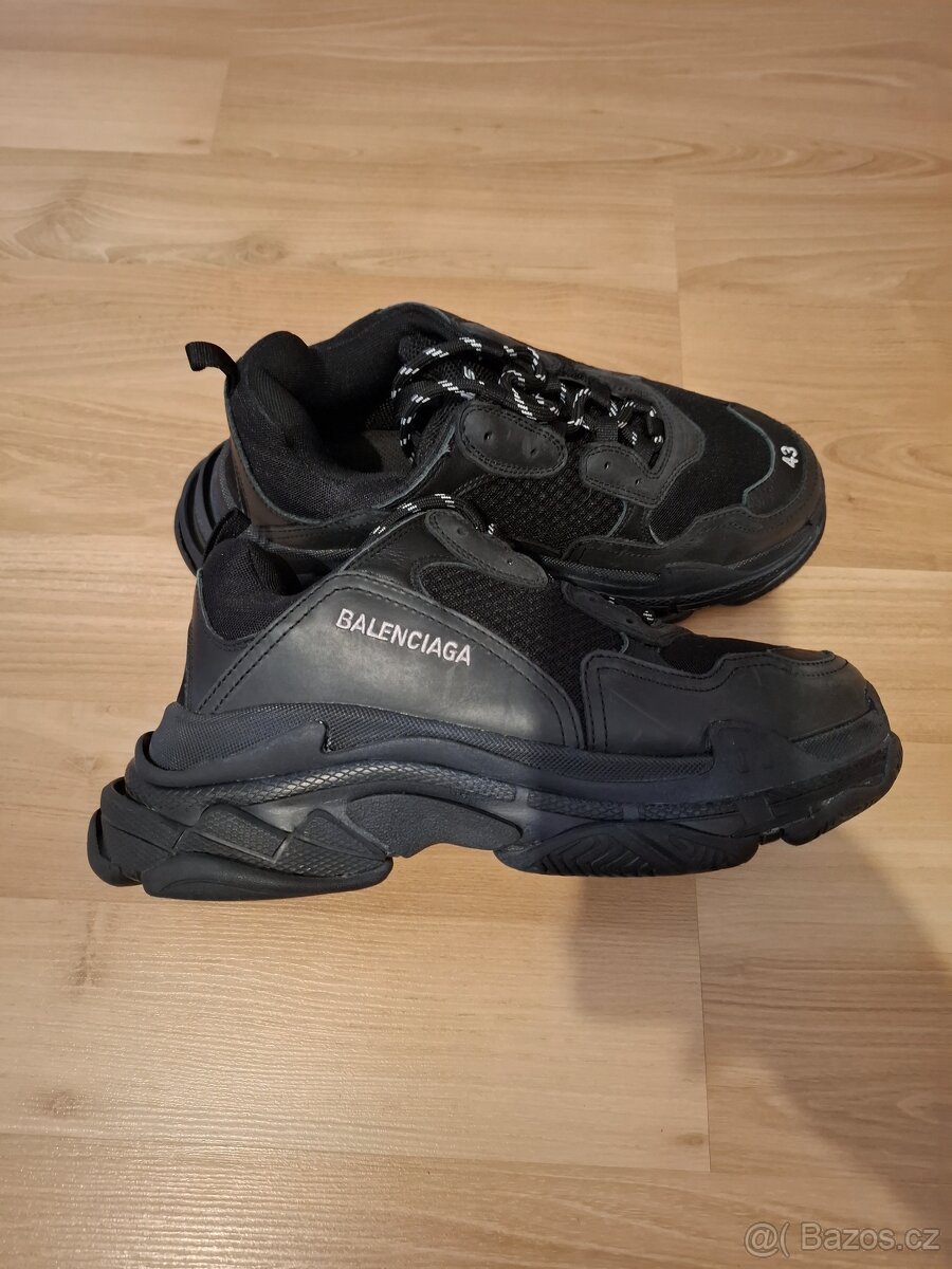 Nove Balenciaga