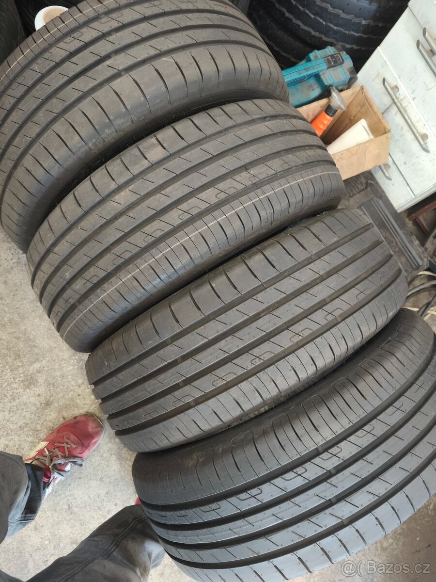215/55/18