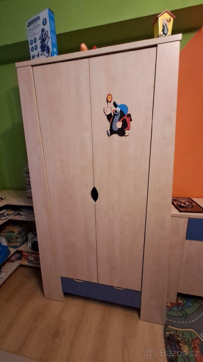 Skříň