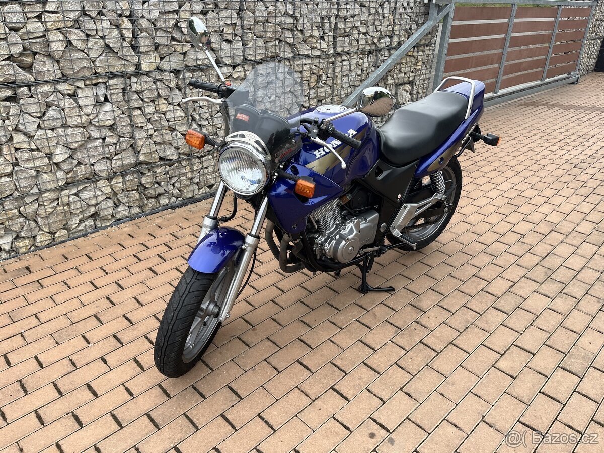 Honda CB500 – spolehlivá klasika ve skvělém stavu