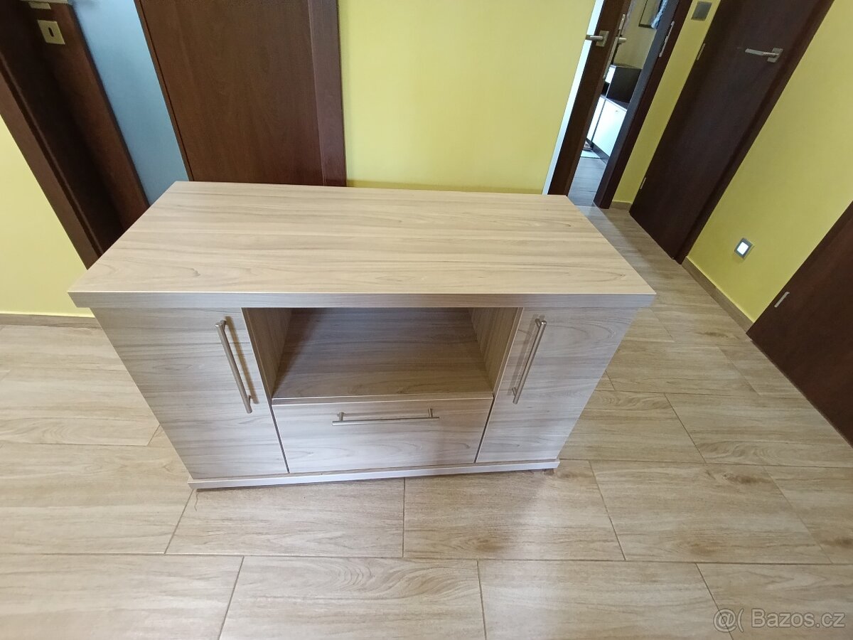 Stolek pod tv