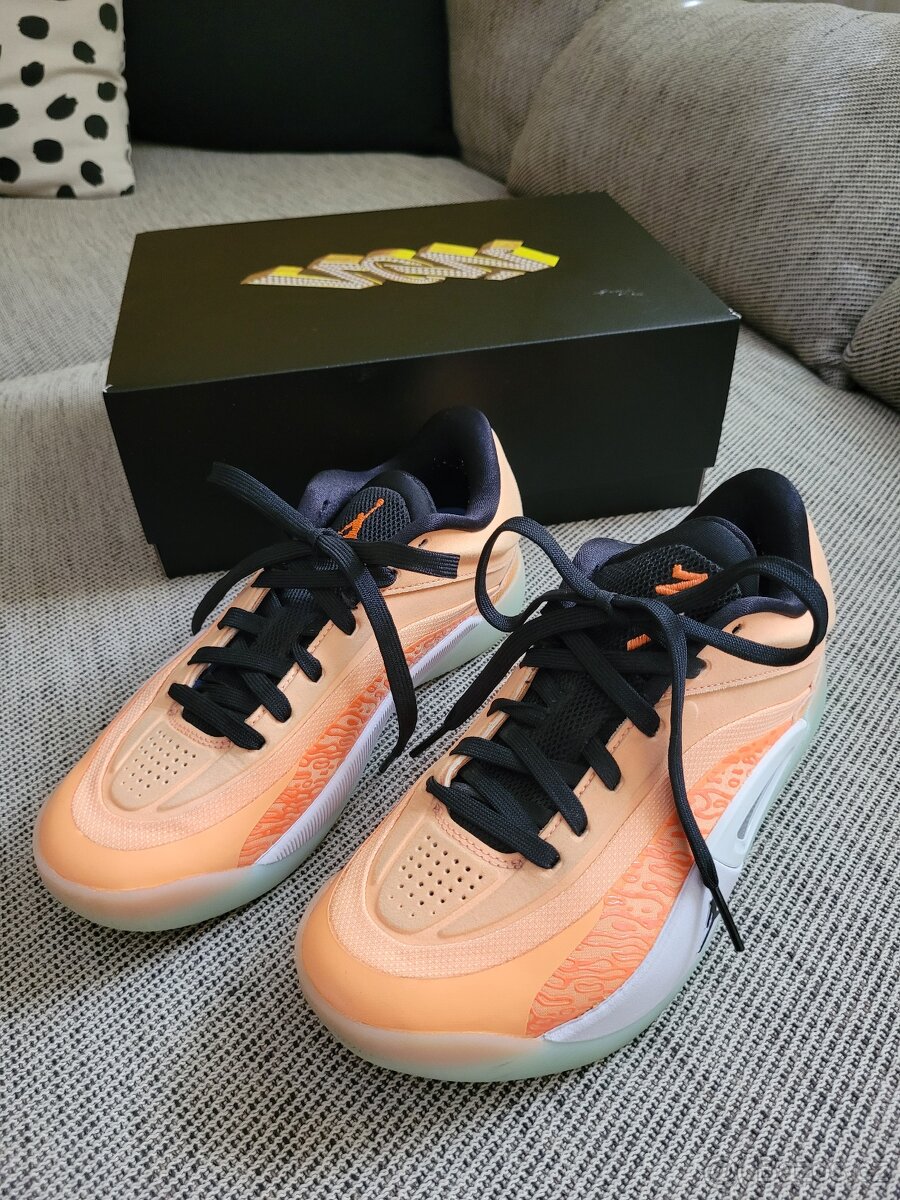 Dívčí tenisky Air Jordan Zion 4 zn. Jordan, vel. 37,5