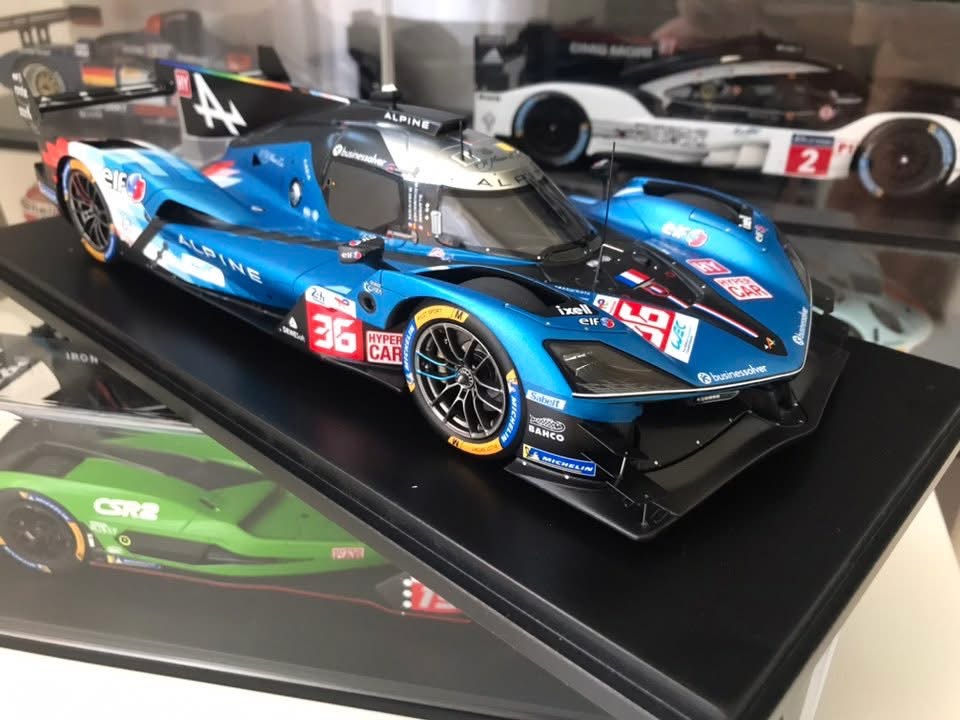 Modely aut 1:18