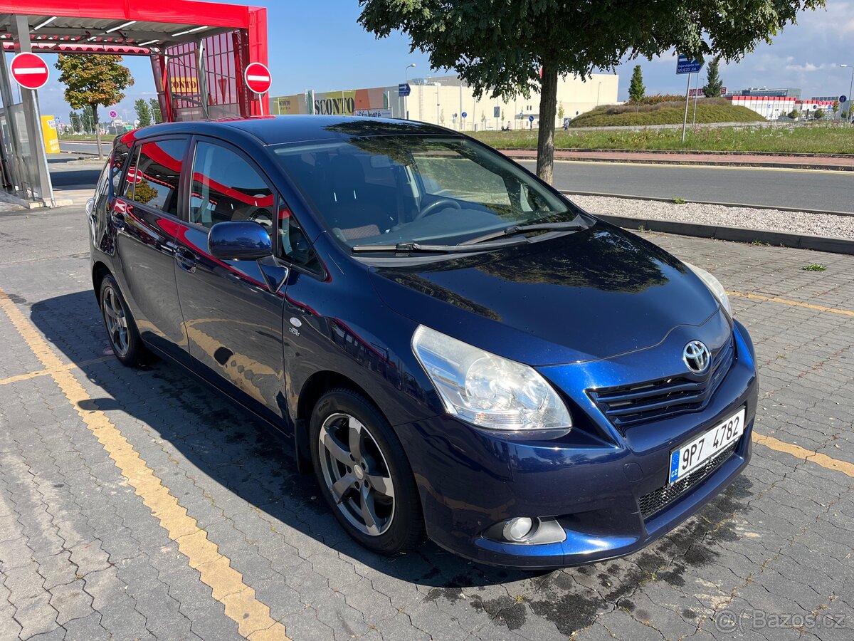 Toyota Verso 2.2 D-CAT 2011