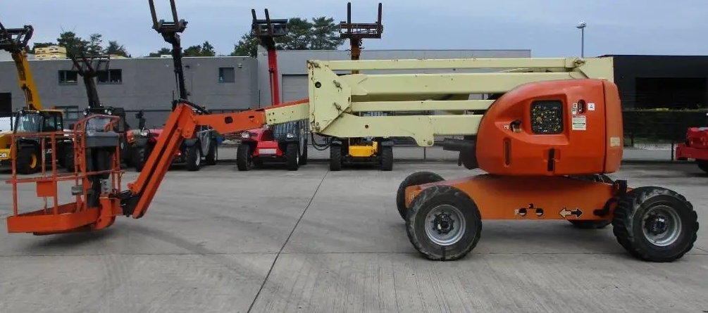 Terénní kloubová plošina JLG 510 AJ