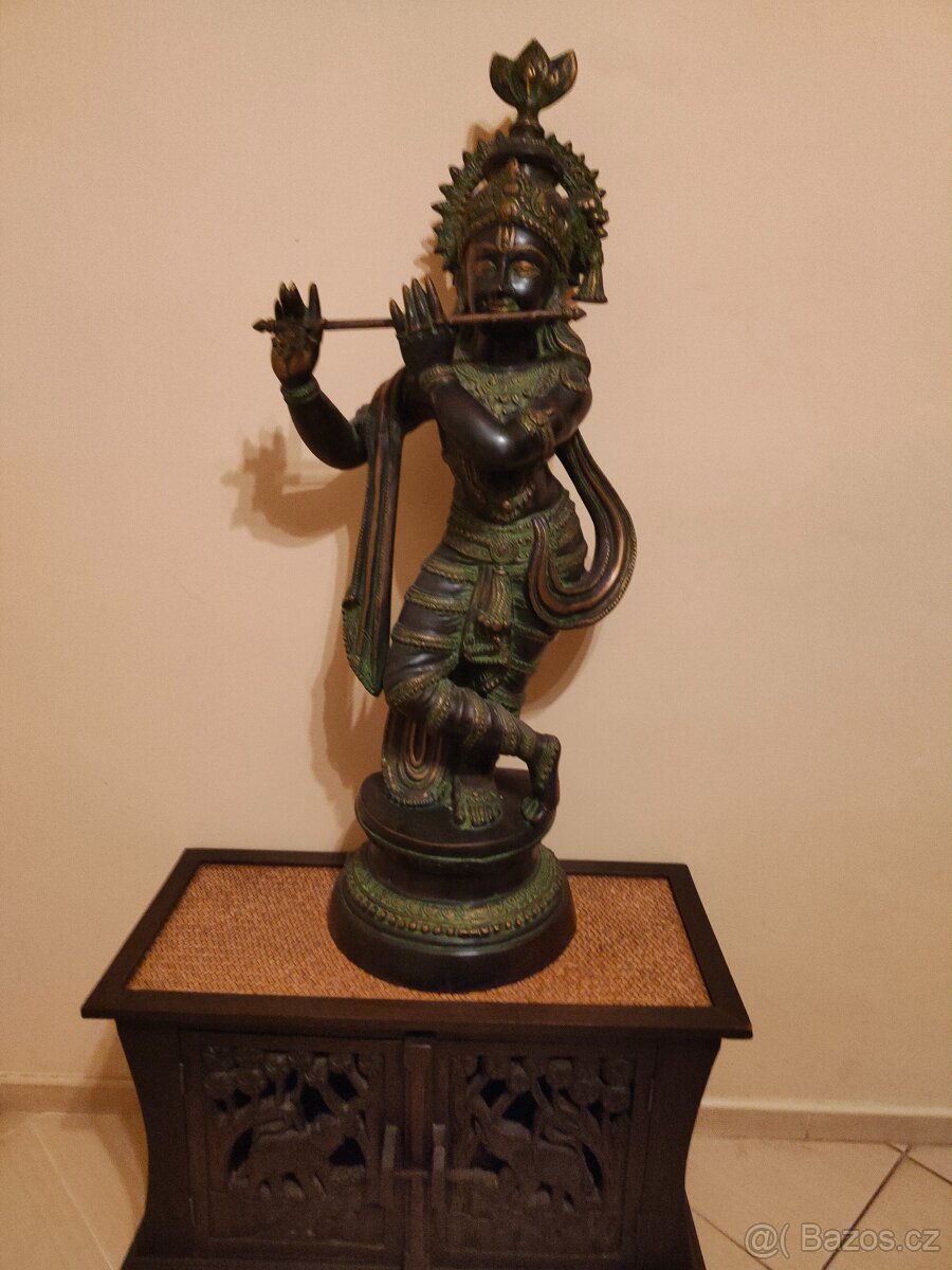 Veľká Socha pána Krišnu čierno hnedý