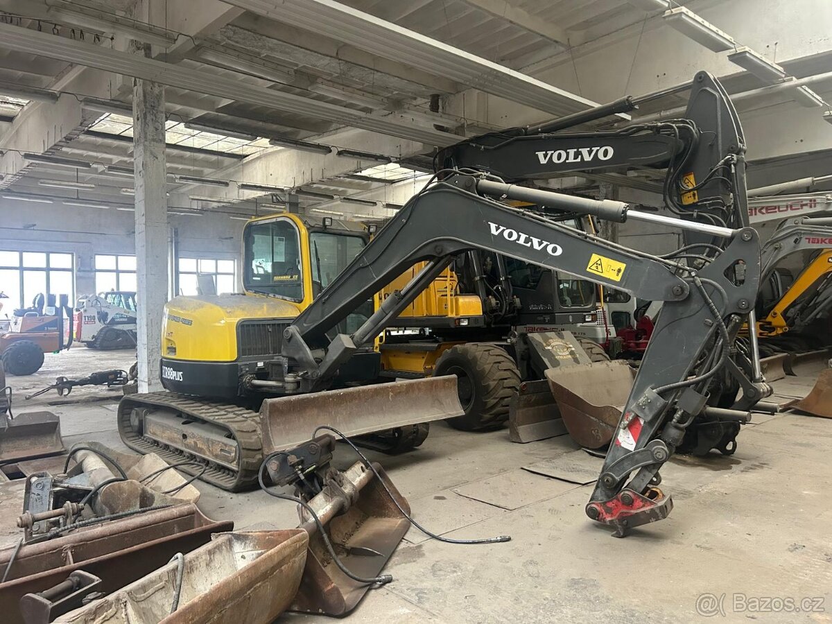 Pásový bagr Volvo ECR88