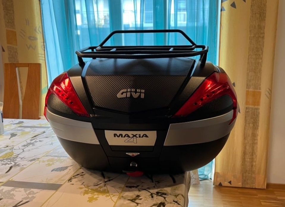 Givi Maxia V56 monokey horní kufr na motorku s nosičem