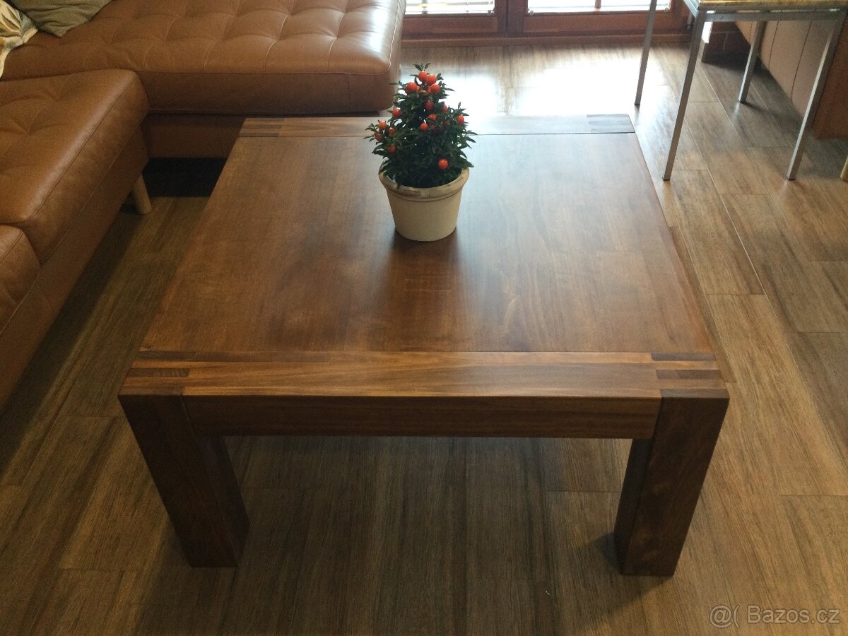 Konferenční masivní stůl