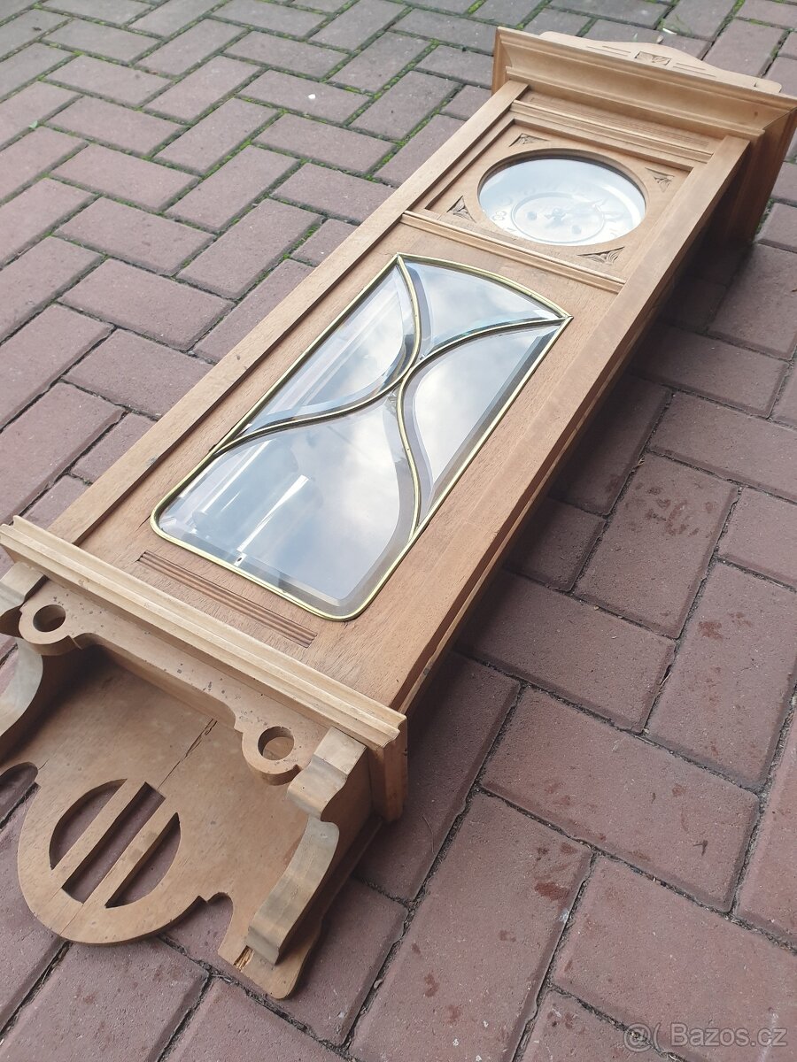 Závažné secesní hodiny