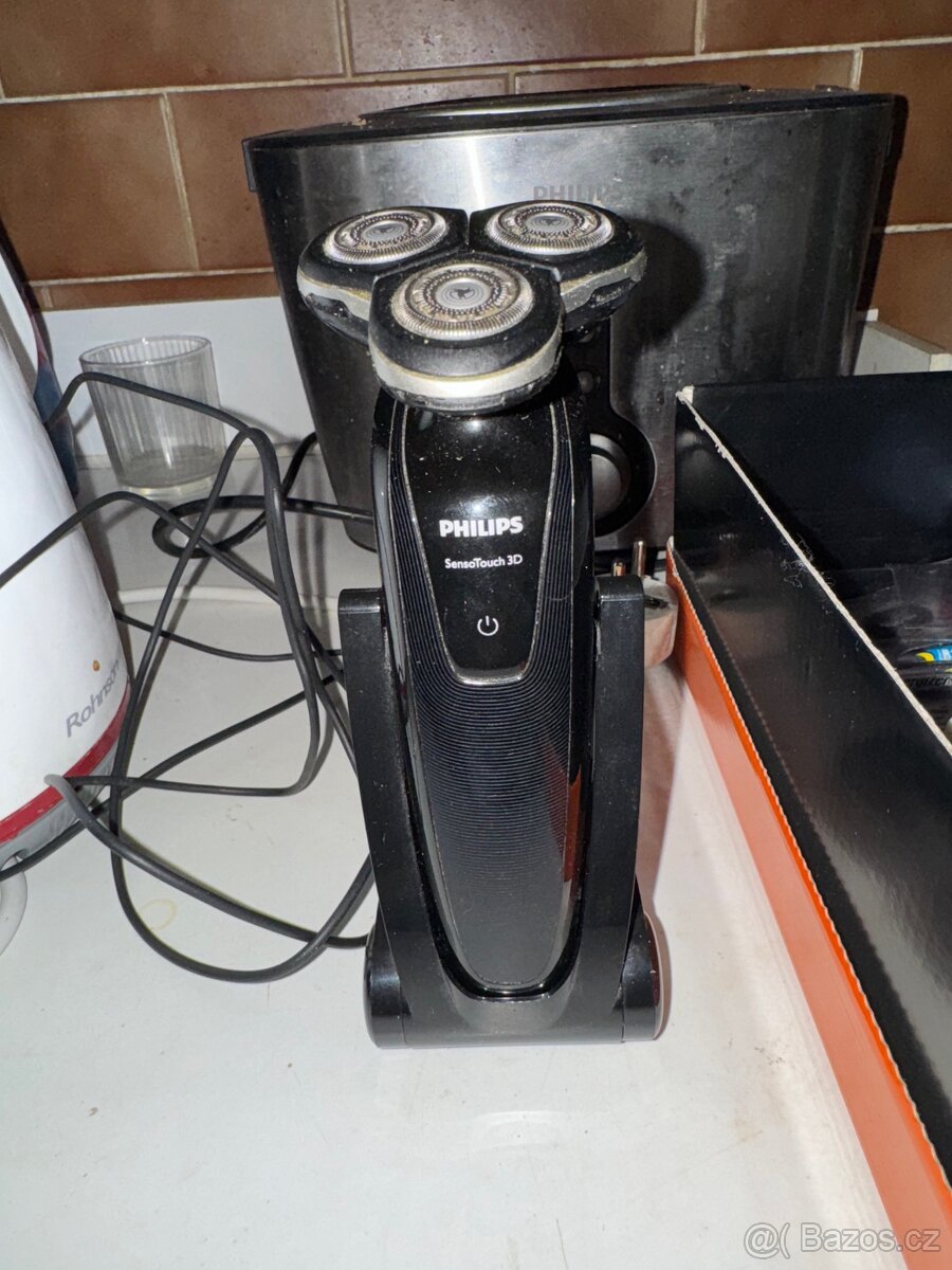 holicí strojek Philips SensoTouch 3D