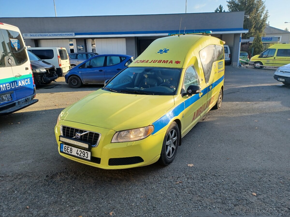 Volvo V70 AWD ambulance