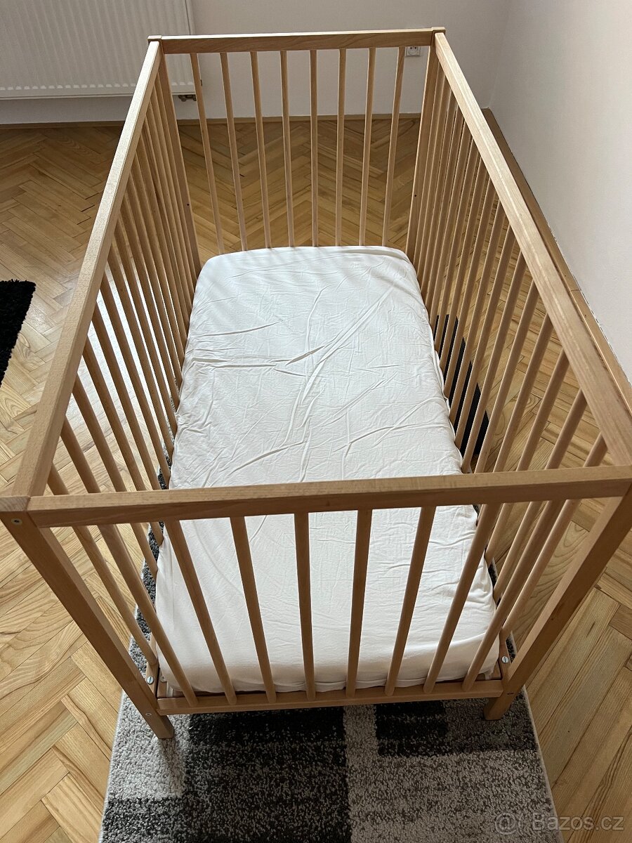 Dětská postýlka s matrací