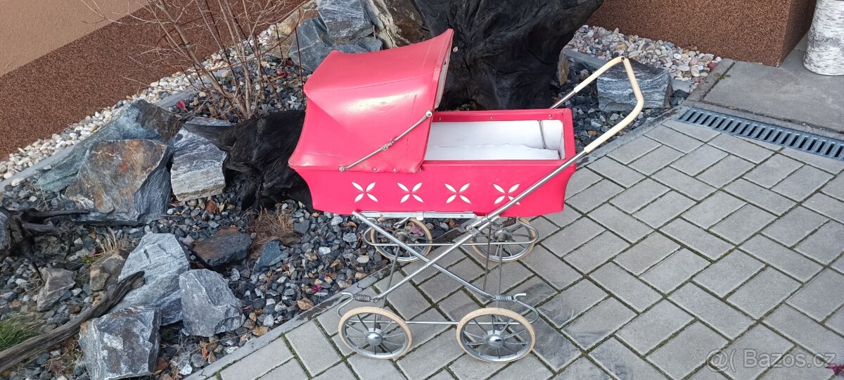 Retro kočárek pro panenky
