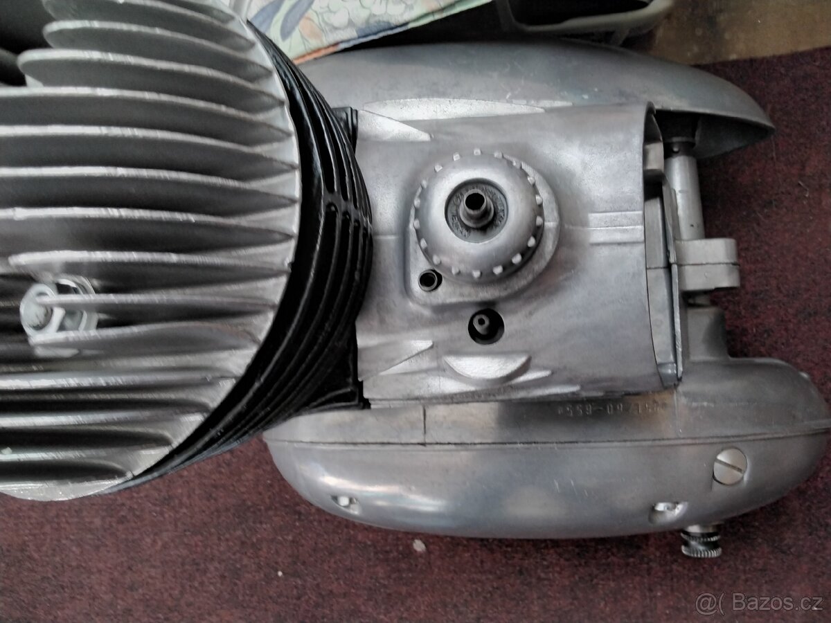 Motor jawa 250 559