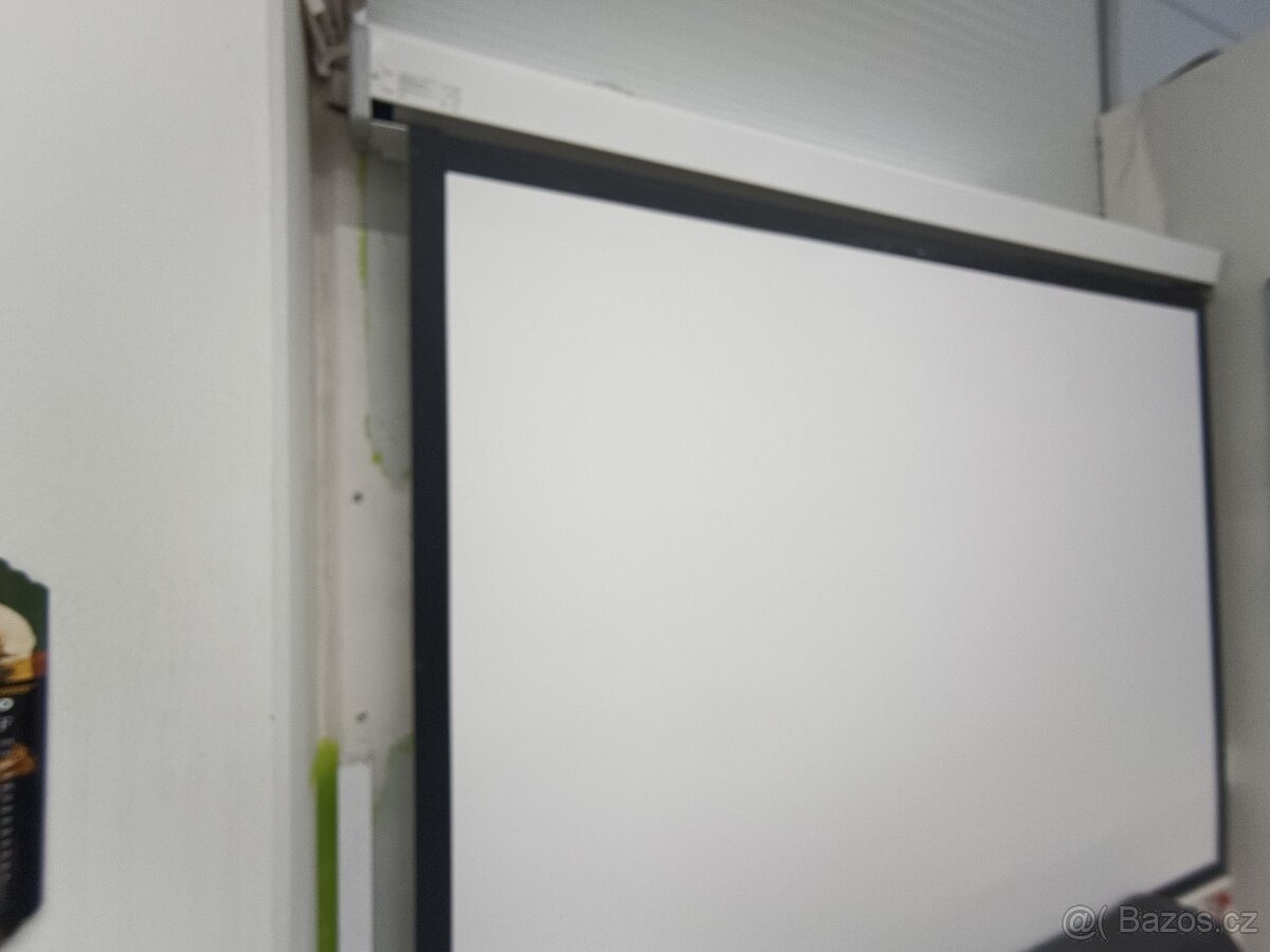 Navíjecí projekční plátno PROJECTA