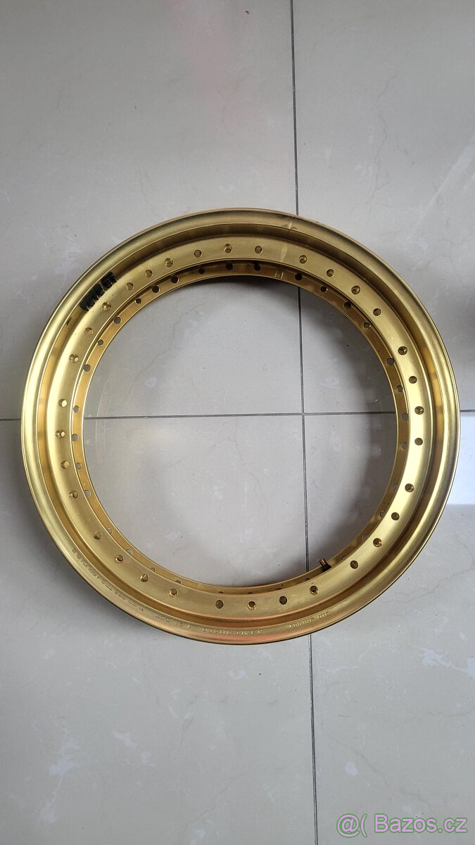 Zadní ráfek na Suzuki V-Strom 1050XT