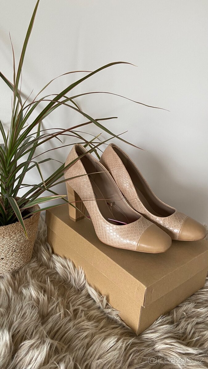 Nové dámské hnědé lodičky vel.40