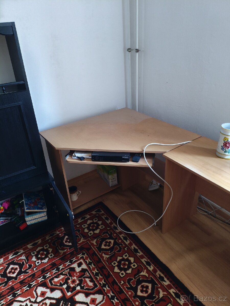 Prodám PC stůl rohový