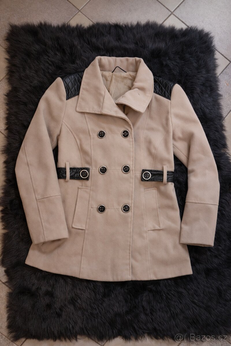 Béžový kabátek