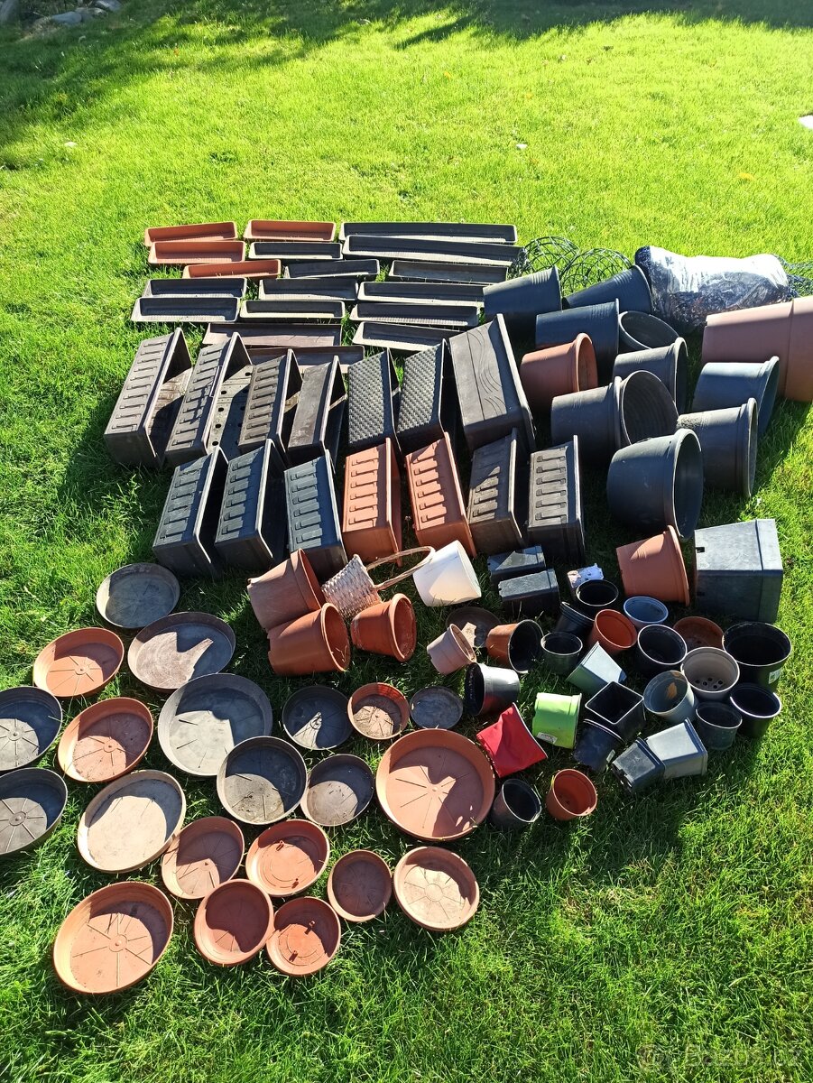 Květináče, truhlíky, misky