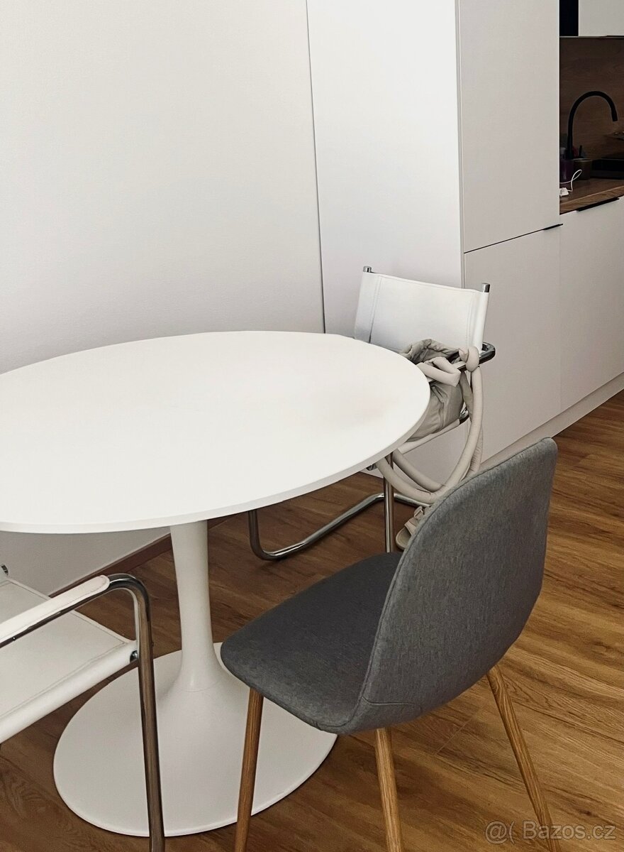 Jídelní kulatý stůl Docksta IKEA