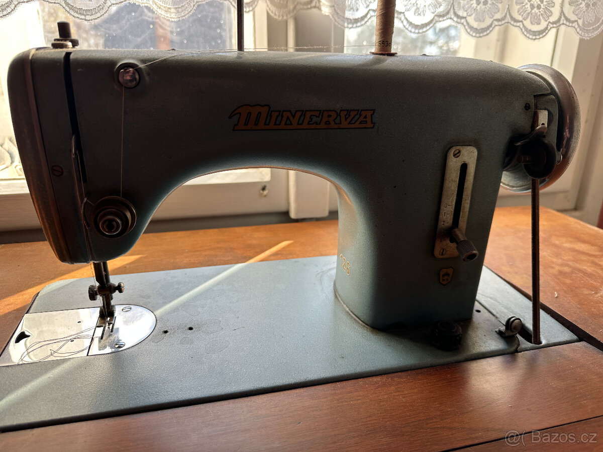Šicí stroj Minerva 126.